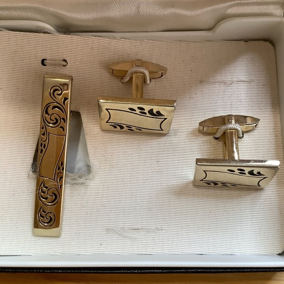 VINTAGE Foster Gold Cufflinks & Tie Clip Set - Picture 4 of 8